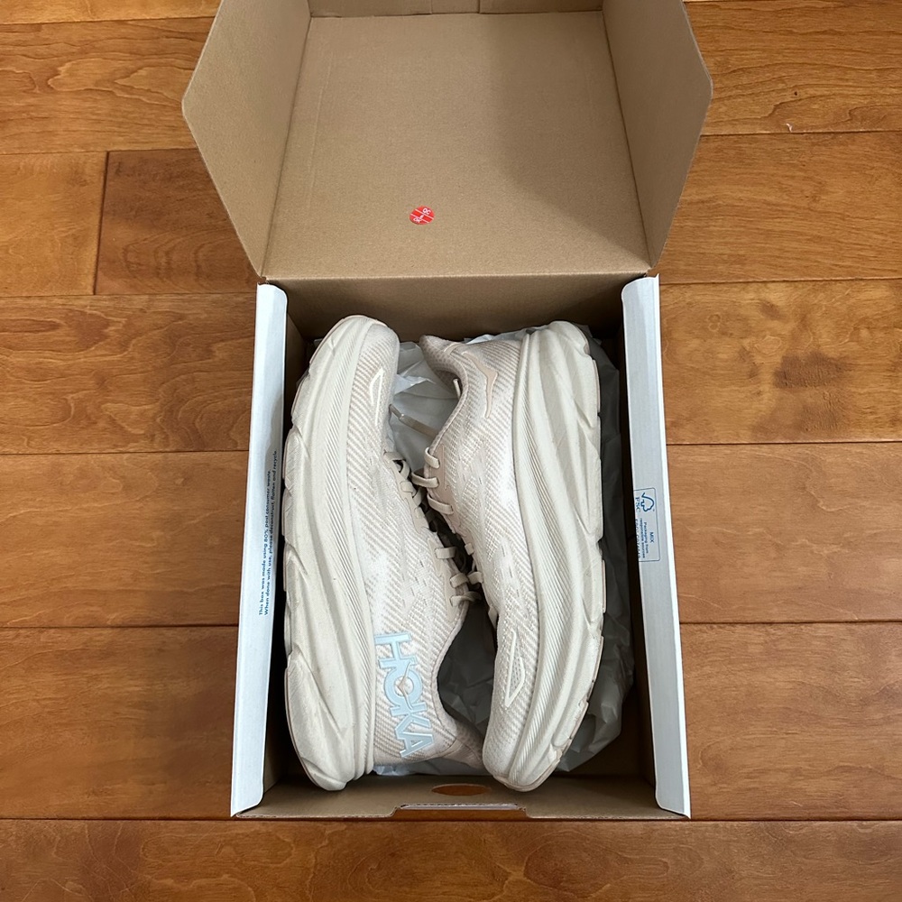 W HOKA EGGNOG CLIFTON 9